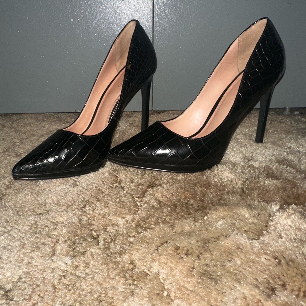 Black pointy toe heels